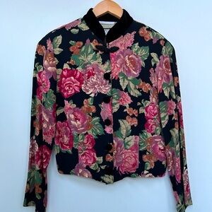 Floral button up blouse with a touch of vintage charm #cottagecore #fairycore